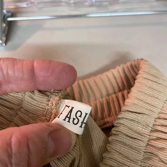 Fashion. Beige wide leg pants with pleats no size tag - Picture 5 of 6